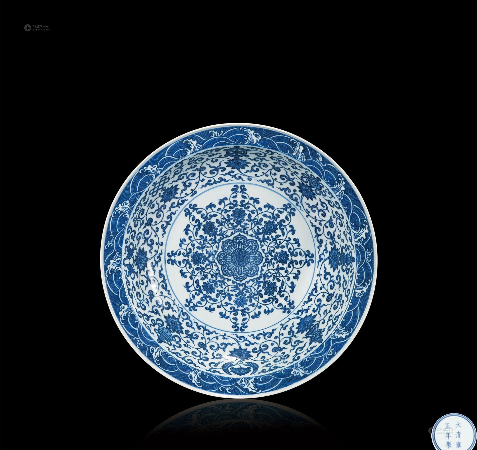 清時代青花 A rare blue and white 'eight horses of Muwang' bowl, Qing