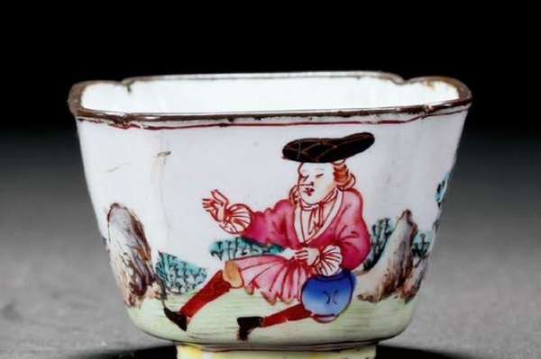 清嘉慶 銅胎畫琺瑯人物倭角杯一對，中西合璧的神器