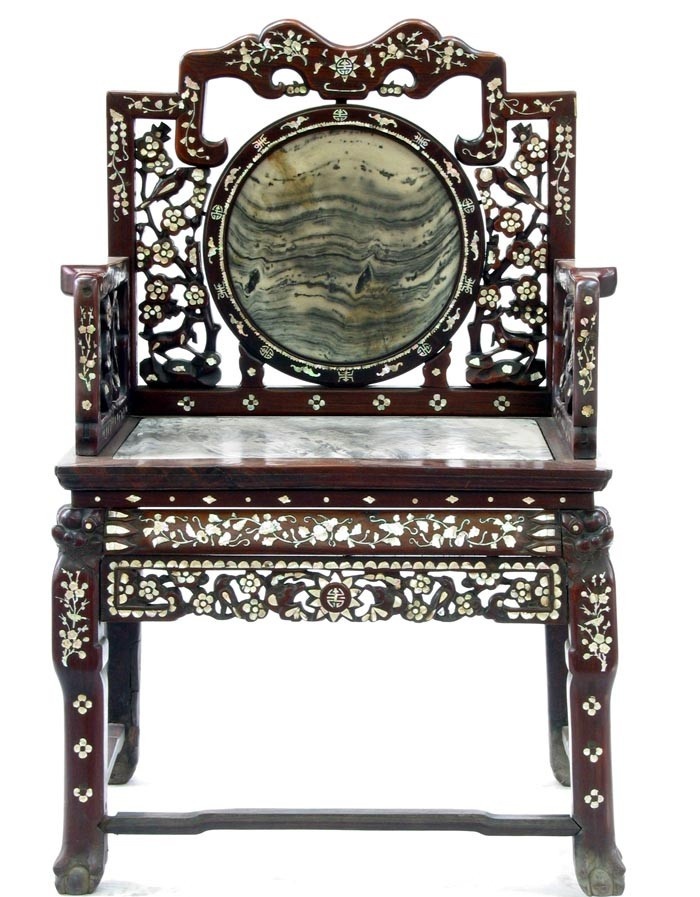 【木】　★ 家具 紅木透彫夔龍紋小博古架 ★　時代物　花卉 彫刻文様　明清家具 拍賣筆記vol.117 寒舍：黃花梨透雕螭龍紋大座屏，222.8萬美元售