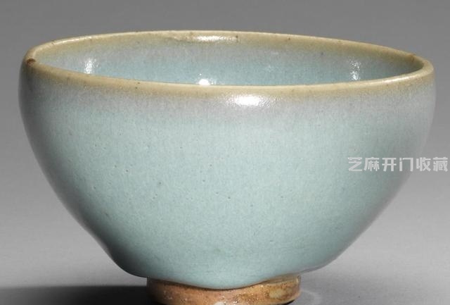 中国古美術 中国古陶磁器 古玩 明代 天青釉 クルス文様 連弁花茶碗 海